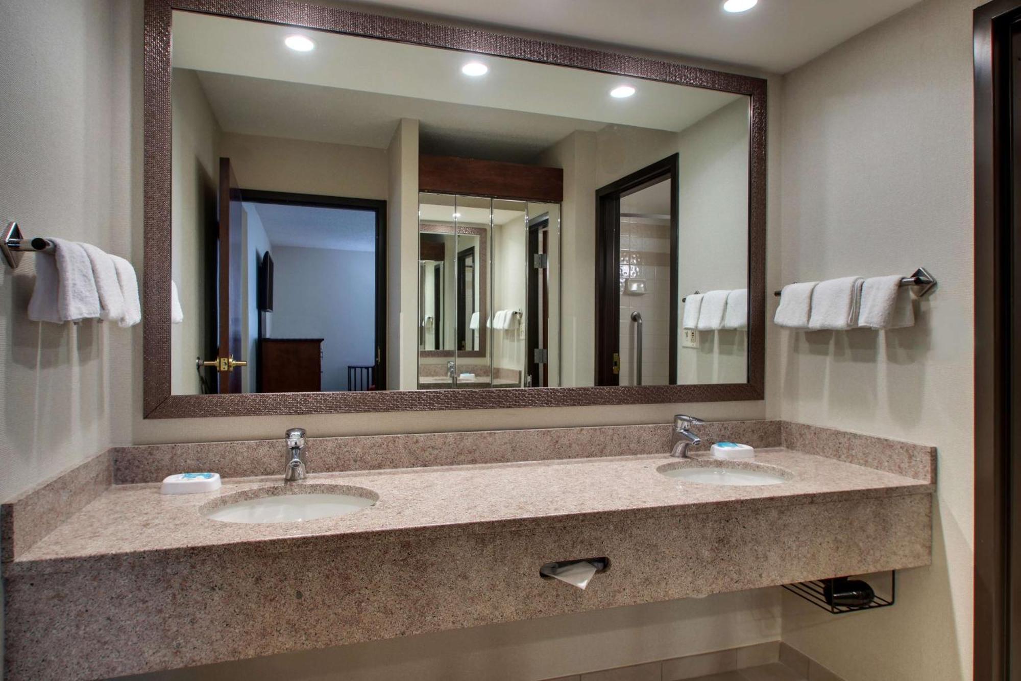 Drury Inn & Suites Боулинг Грин Экстерьер фото